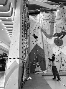 室内攀岩视频,极限运动中的激情与力量