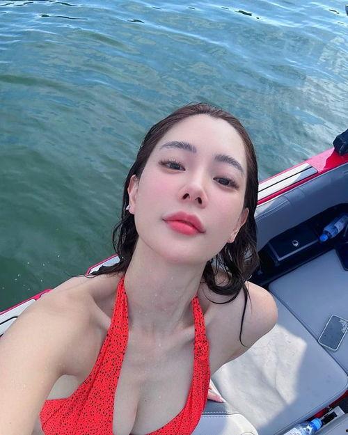 亚洲性感美女视频,镜头下的绝色诱惑