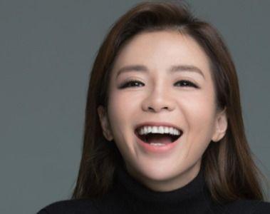 主持人朱迅在医院视频,传递温暖与关爱