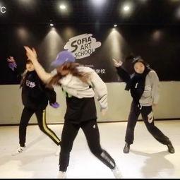 舞蹈视频帅气,视频中的帅气舞者魅力瞬间