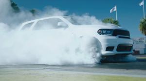 原地烧胎视频,惊险瞬间！原地烧胎视频揭秘极限驾驶技巧